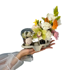 Jahody v čokoládě a květiny